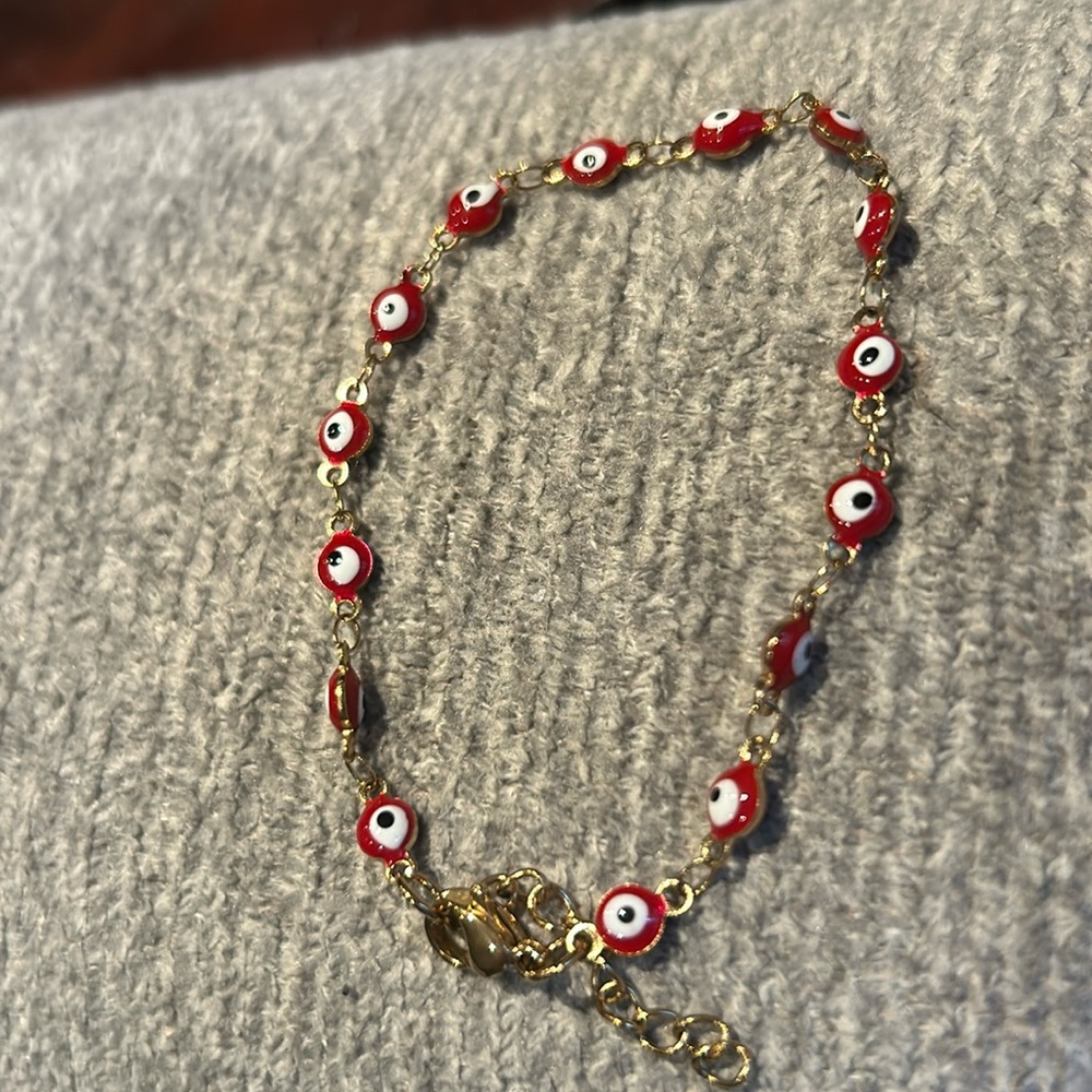 Red Evil Eye bracelet / red and gold color. New.